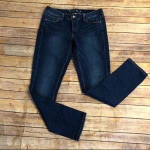 ✨WHBM Skinny Leg Mid Rise Jeans✨